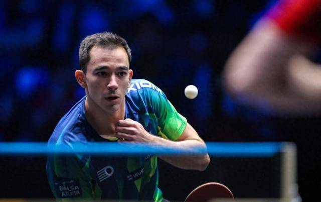 在篮板和护 在篮板和护